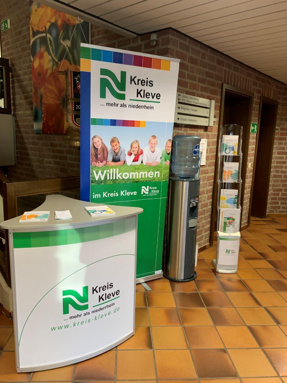 Informationsstand der Pflegeberatung Kreis Kleve im Rathaus Issum