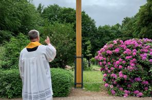 Einsegnung Holzkreuz