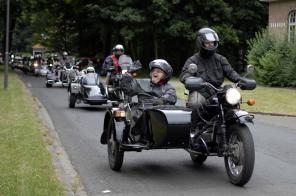 Unternehmen Zündkerze - Motorrad mit Beifahrer