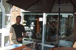 Alessandro Giuseppe Foddi vor seiner Trattoria Da Sandro