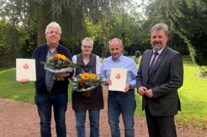 Sascha Geurtz, Birgit und Michael Backus mit Bürgermeister Clemens Brüx