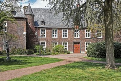 Haus Issum Parkansicht