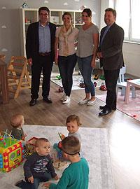 Eigentümer/innen und Bürgermeister Brüx in der Kindertagespflegeeinrichtung La Fleur