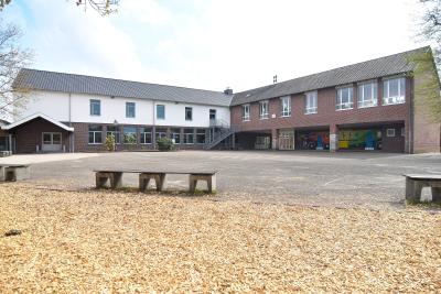 Außenansicht: St. Nikolaus-Grundschule
