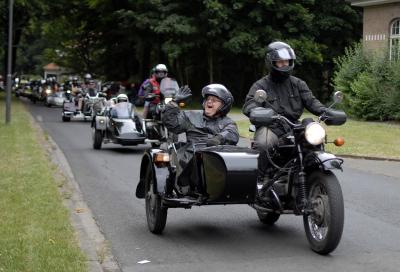 Unternehmen Zündkerze - Motorrad mit Beifahrer