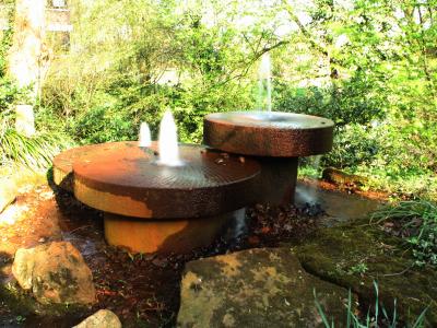 Bild vom Springbrunnen im Rathauspark