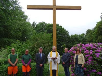 Gruppenfoto Holzkreuz