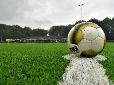 Ball auf dem Sportplatz Sevelen