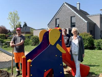 Einweihung der Elefantenrutsche