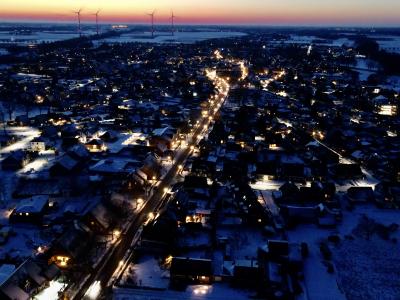 Luftbild: Winterliches Sevelen bei Abenddämmerung